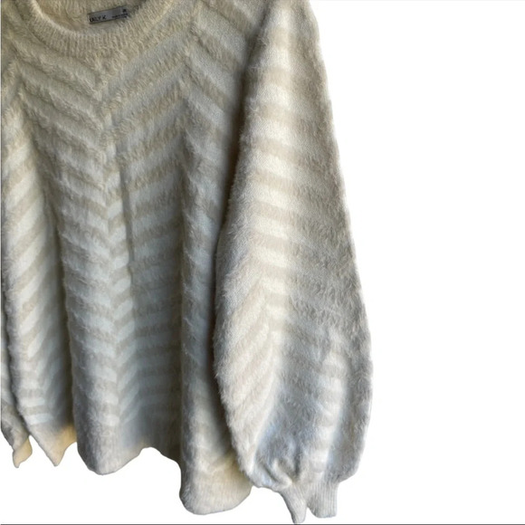 Kaily K chevron crew neck luxe soft long sleeve fuzzy sweater 1X - Picture 5 of 6